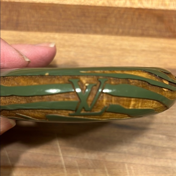 LOUIS VUITTON Graffiti Lacquered Wood Khaki Green - Picture 11 of 13